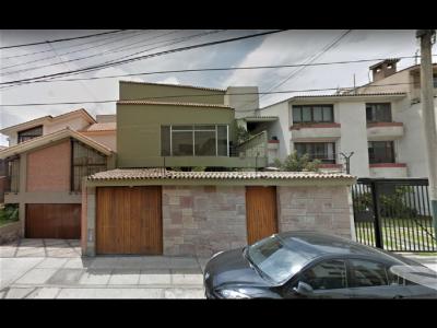 Venta de Casa con 6 dormitorios en Santiago de Surco, 250 mt2, 4 habitaciones