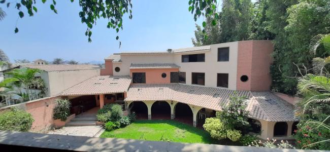 En venta Amplia casa en urbanización cerrada La Estancia Oeste - La Molina, 510 mt2, 5 habitaciones